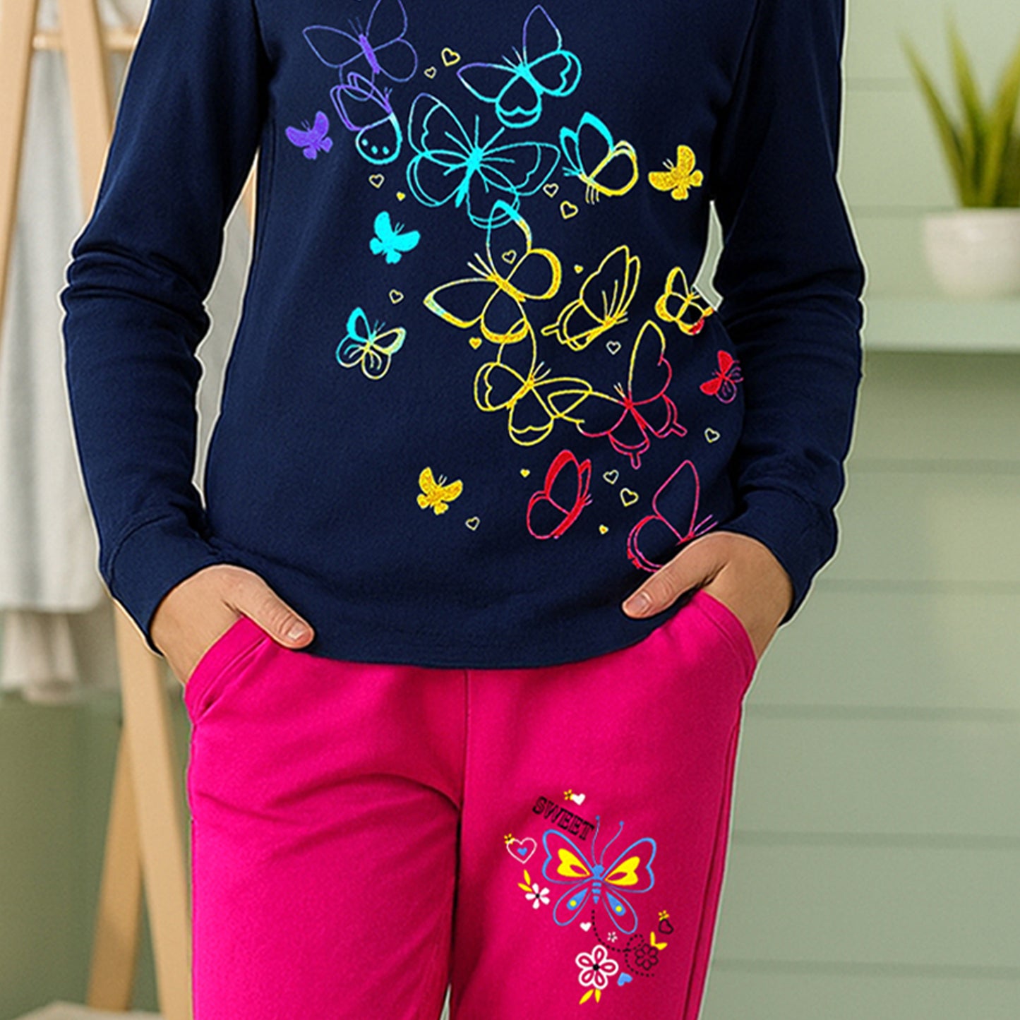 KUCHIPOO Girls T-Shirts and Trackpants Set