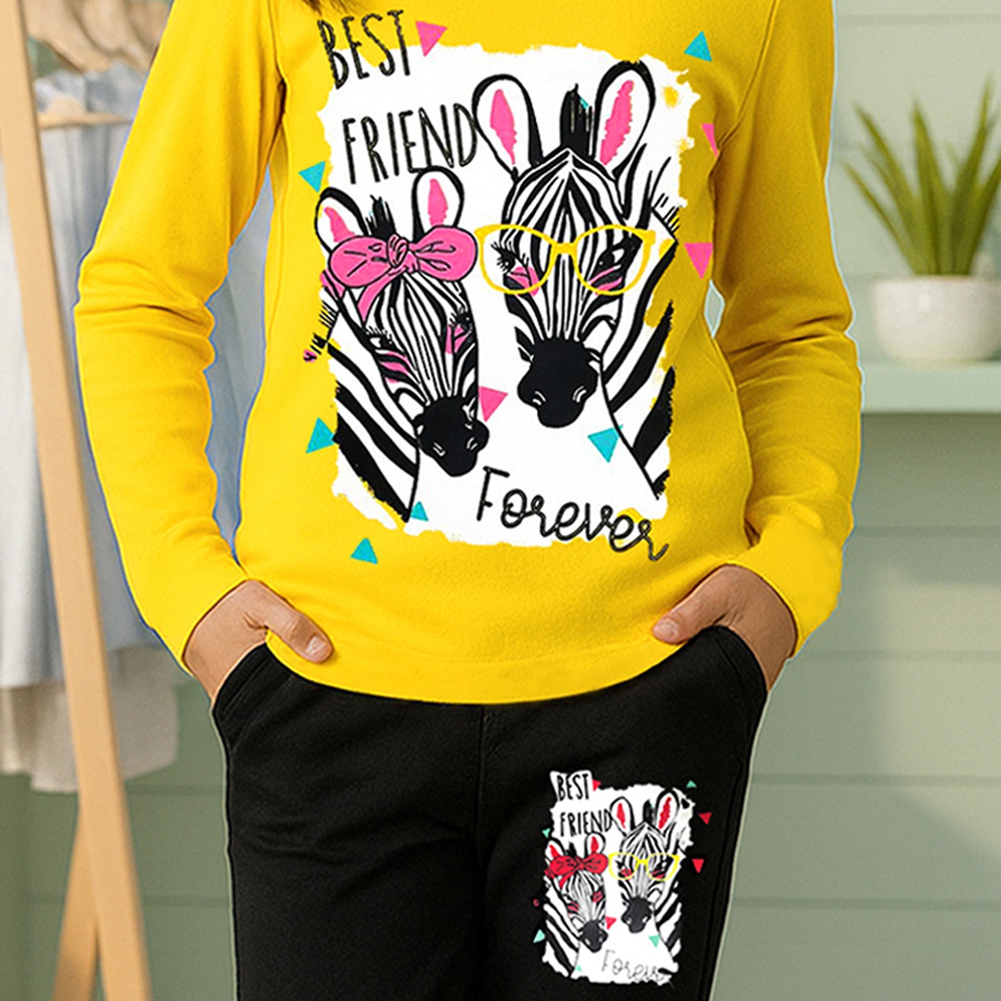 KUCHIPOO  Girls T-Shirts and Trackpants Set