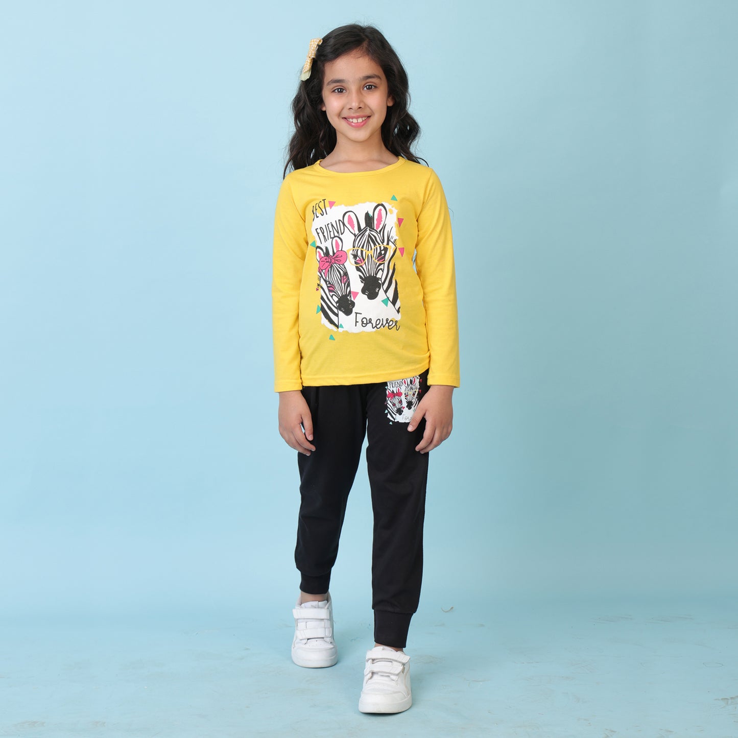 KUCHIPOO  Girls T-Shirts and Trackpants Set