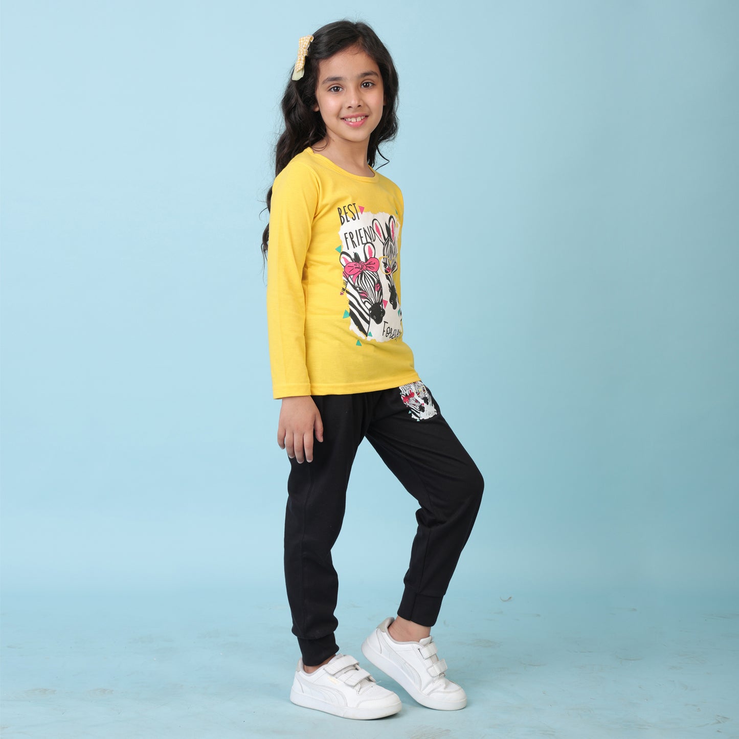 KUCHIPOO  Girls T-Shirts and Trackpants Set