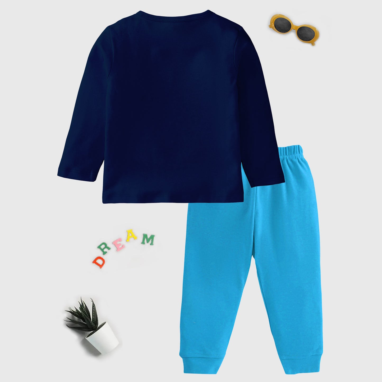 KUCHIPOO  Girls T-Shirts and Trackpants Set